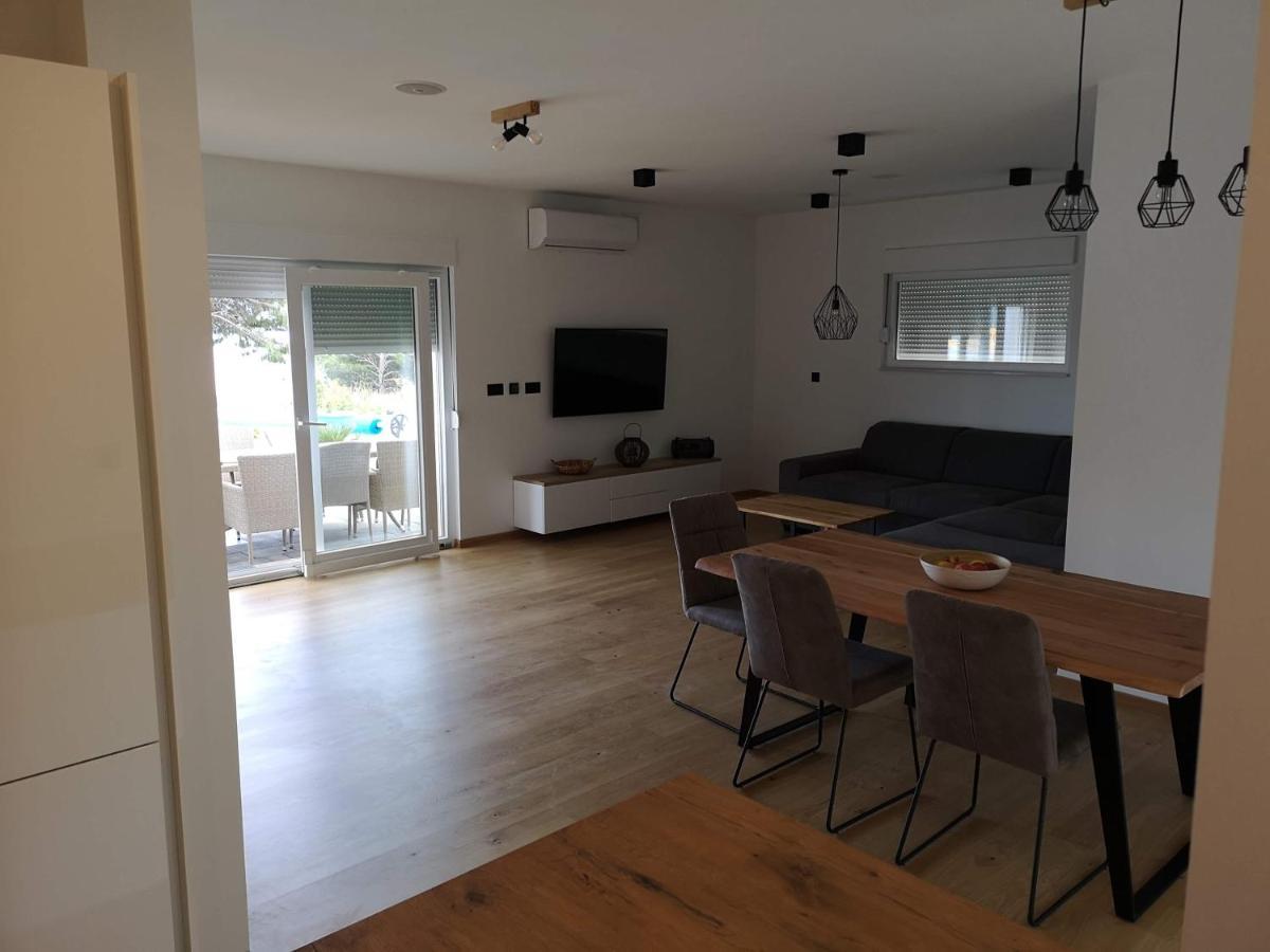 Villa Sara With Sea View And Private Heated Pool Omiš Екстериор снимка