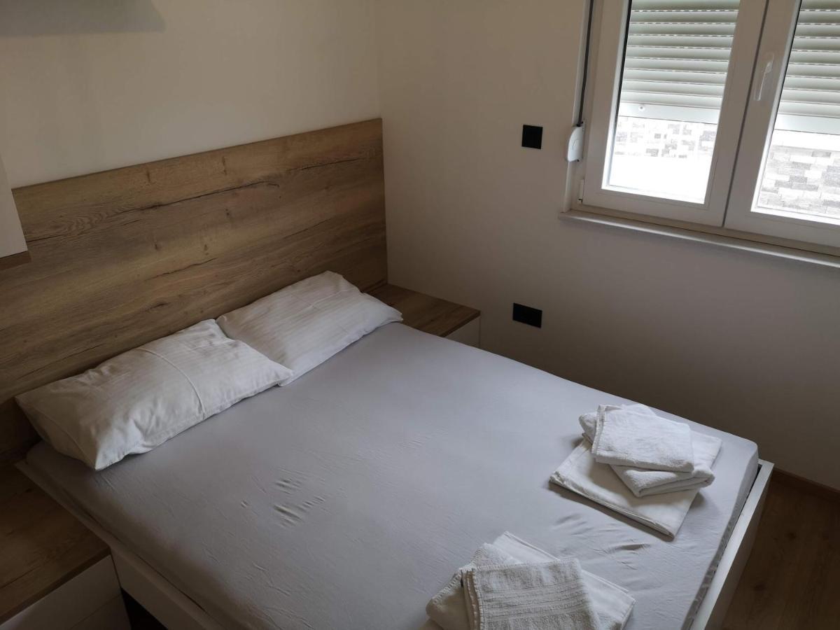 Villa Sara With Sea View And Private Heated Pool Omiš Екстериор снимка