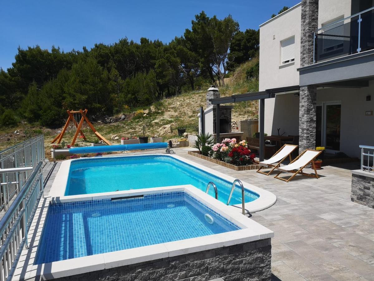 Villa Sara With Sea View And Private Heated Pool Omiš Екстериор снимка