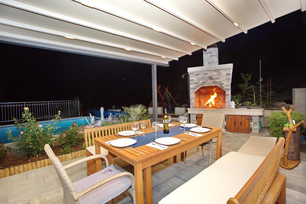 Villa Sara With Sea View And Private Heated Pool Omiš Екстериор снимка