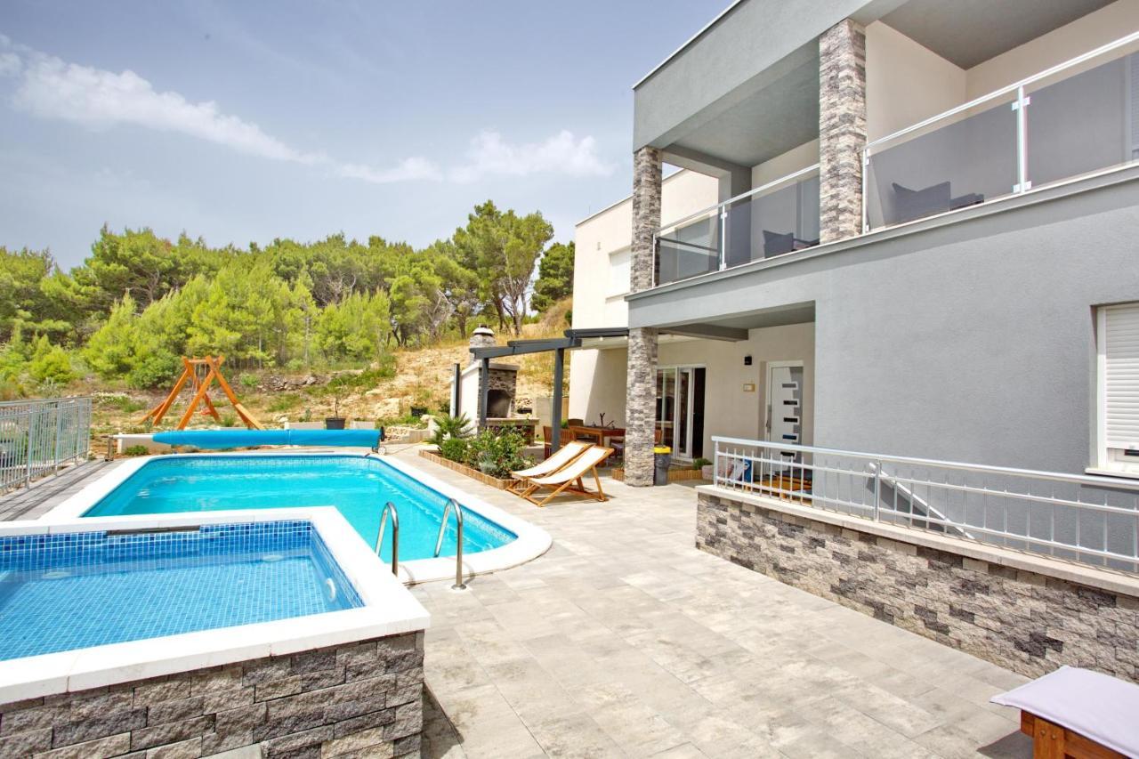 Villa Sara With Sea View And Private Heated Pool Omiš Екстериор снимка