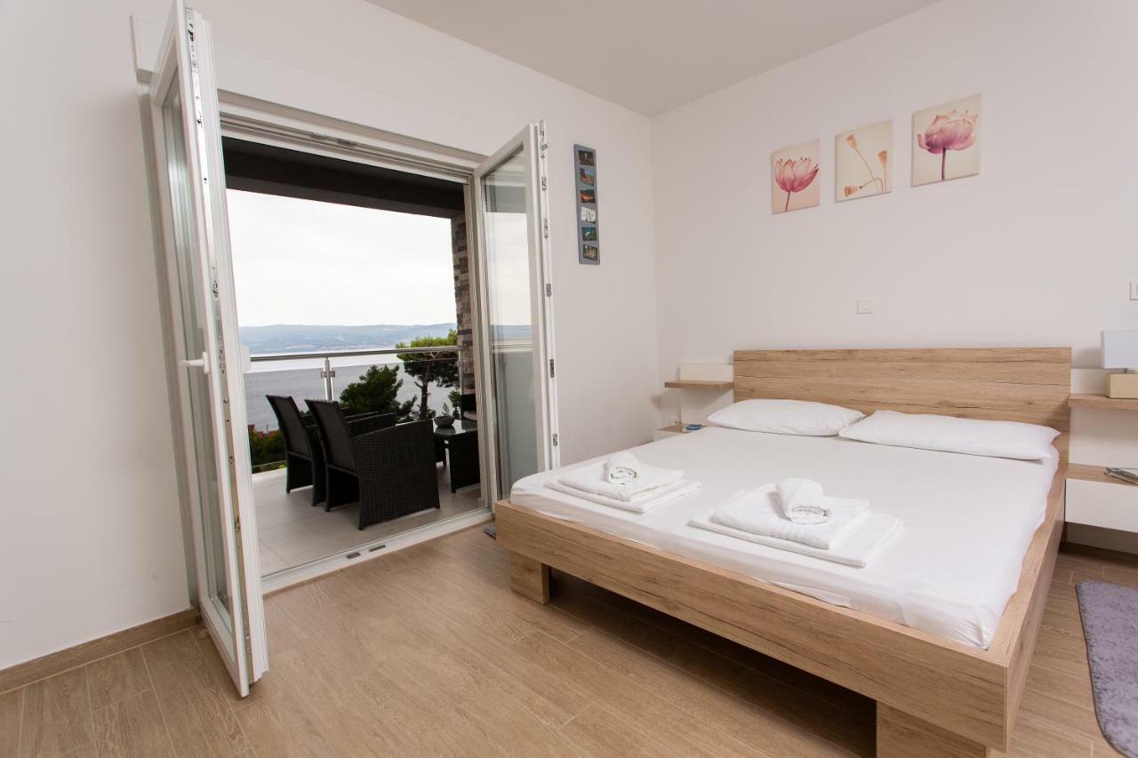 Villa Sara With Sea View And Private Heated Pool Omiš Екстериор снимка